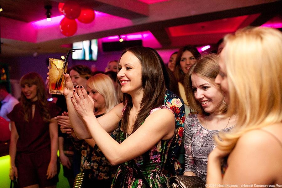 Только для девушек: белорусские стриптизёры «раскачали» «Stereo Cafe»