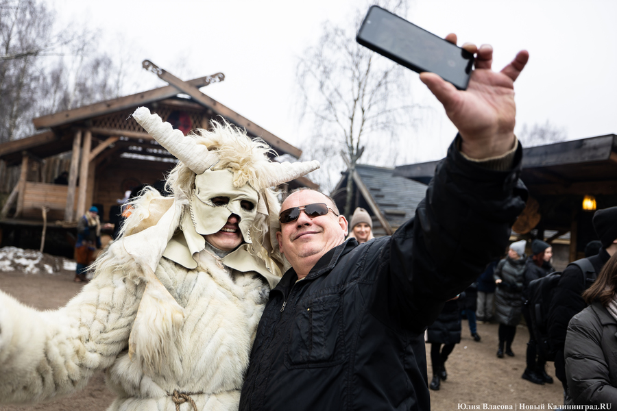 Блины, пляски и огонь: как отпраздновали Масленицу в поселении викингов «Кауп»