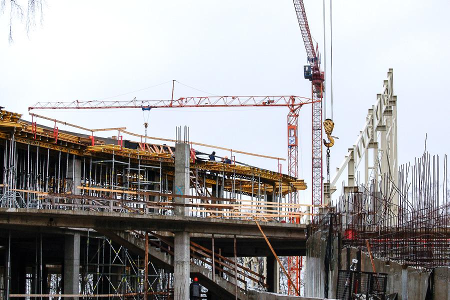 Женщины на «шпильках» и автопарковки: депутаты облдумы обсудили будущее Театра эстрады