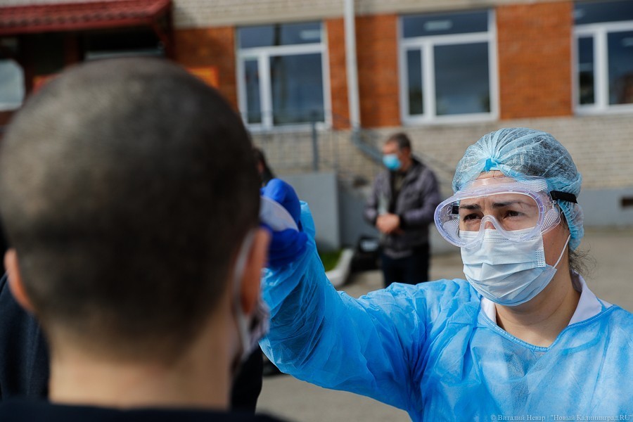 В числе новых заболевших COVID в регионе — полицейские, завхоз детсада и продавец
