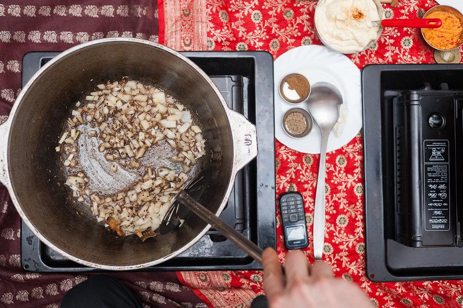 Курица карри и вегетарианский омлет: индийские блюда на «Открытой кухне»