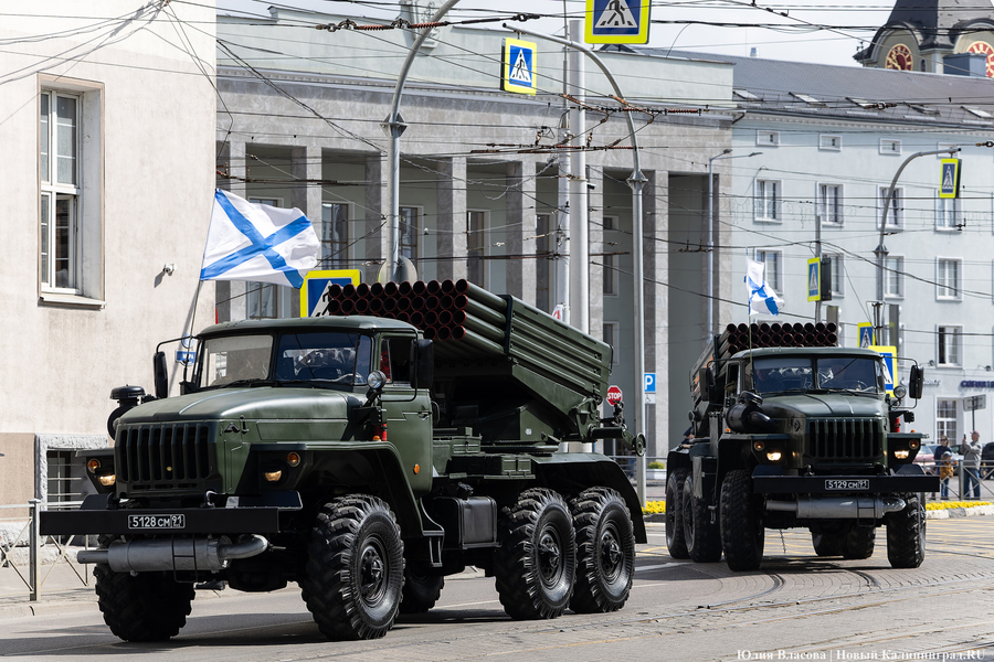 Вино из одуванчиков: изнанка генеральной репетиции парада в Калининграде (фото)