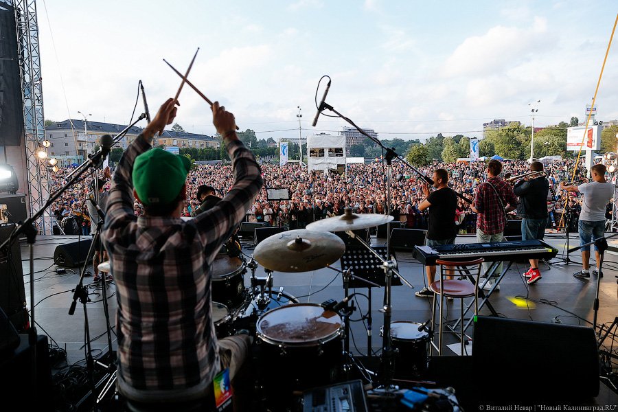 Мы к вам заехали на час, и вам не повезло:  как прошел концерт у Дома Советов