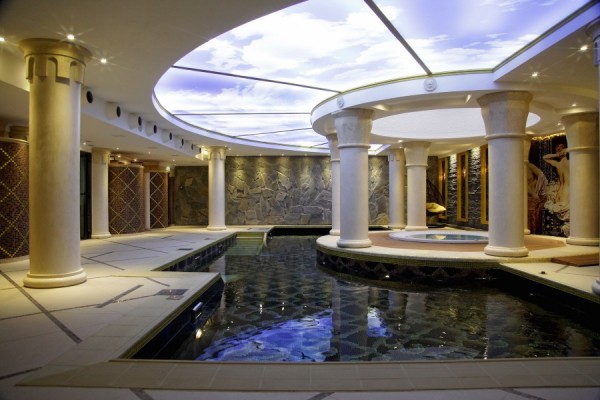 Подарки для тех, кто устал за год: «пивные ванны» и spa в замке «Нессельбек»