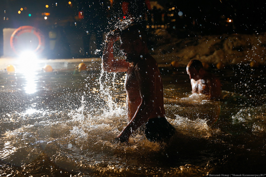 Православное погружение: в Калининграде прошли крещенские купания (фото)