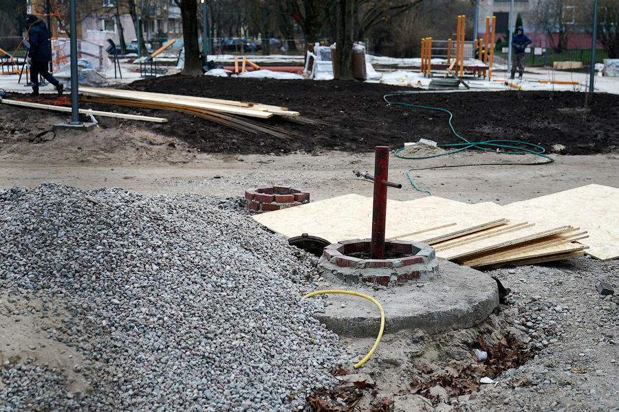 Объять необъятное: что происходит на ул. Рокоссовского, где никак не завершится ремонт (фото)