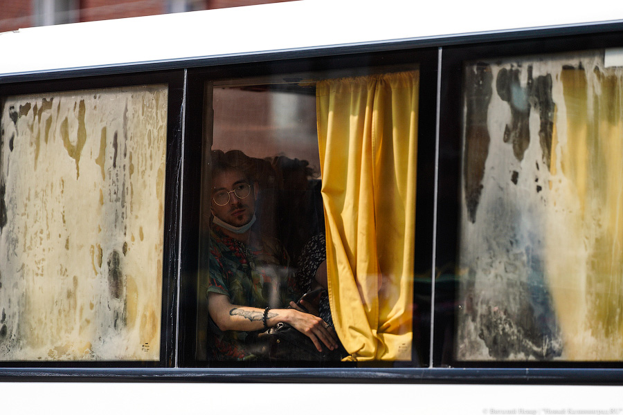 Не для слабаков: желающие уехать к морю штурмуют электрички и автобусы