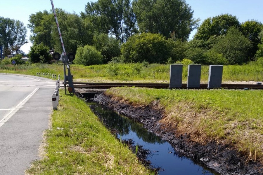 В Балтийске убирают двухлетний разлив нефтепродуктов, загрязнены тонны грунта