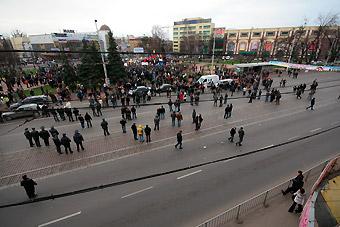 Облправительство хочет ограничить места для проведения митингов и пикетов