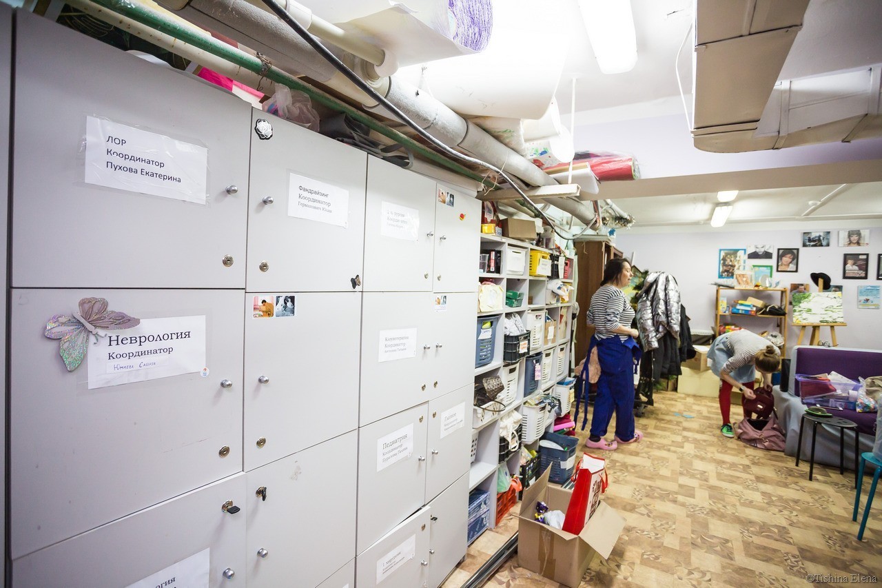 «Я не вижу болезни, я вижу детей»: зачем нужны клоуны в детской онкогематологии