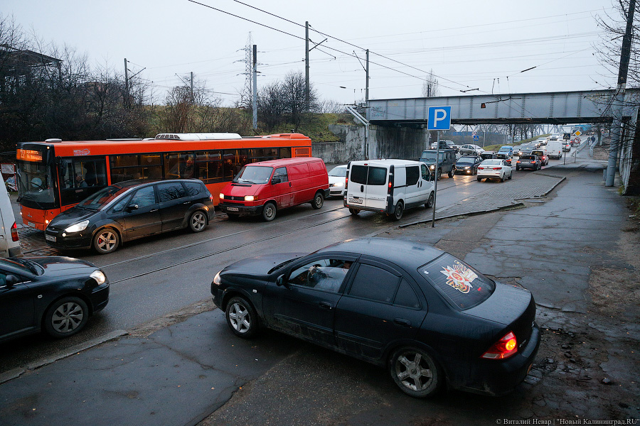 На Суворова без перемен: как «едет» мост через неделю после открытия 