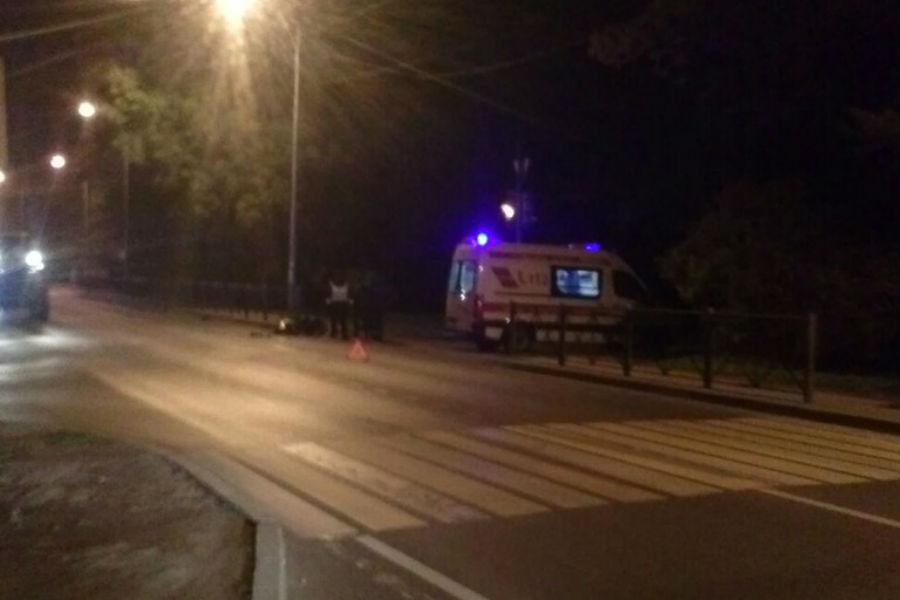 Ночью на Суворова мотоциклист врезался в «Мерседес» (фото)