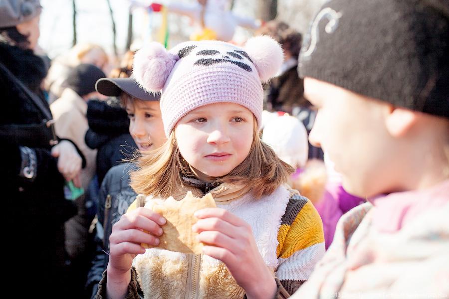 «Блинный бег»: первый городской забег с блинами на Масленицу (+видео)