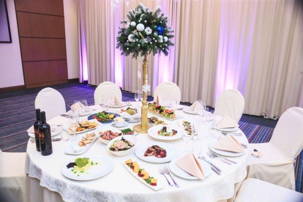 «Radisson Hotel» приглашает гостей на изысканные предновогодние корпоративы