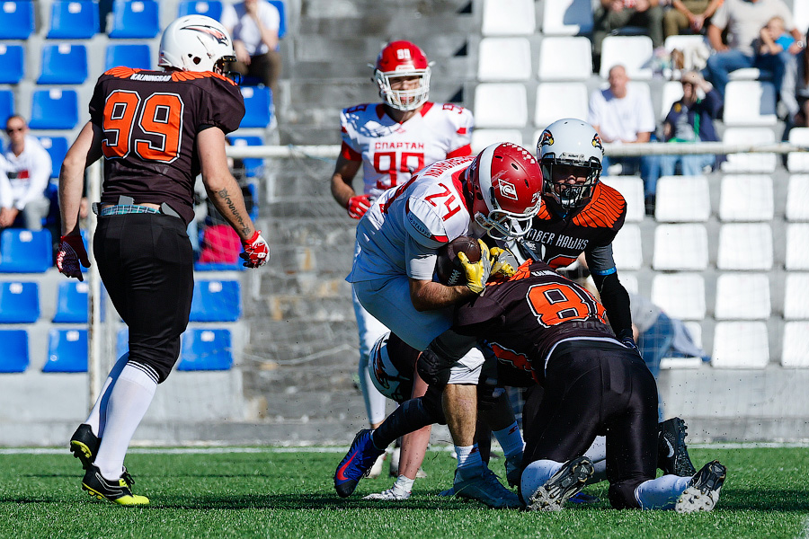 Пролёт «Ястребов»: как в Калининграде сыграли в американский футбол (фото)