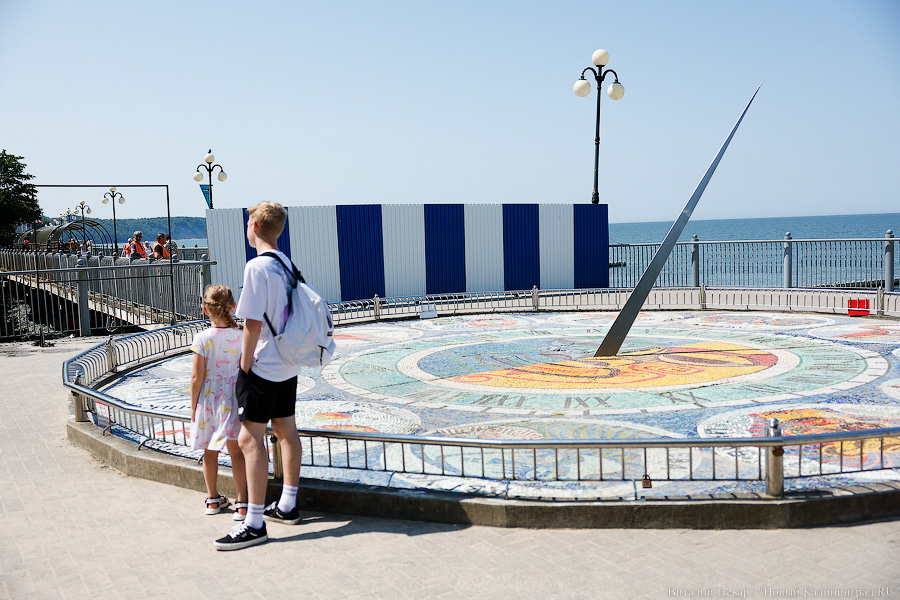 Забор поставили, люди остались: в Светлогорске перекрыли часть променада и пляжа (фото)