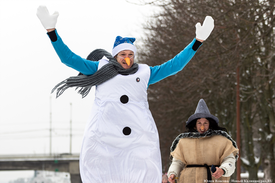 Цвет настроения — красный: на острове Канта прошёл благотворительный забег Дедов Морозов