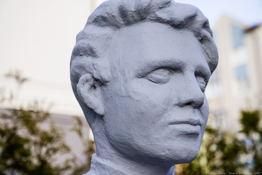 В Чкаловск вернули бюсты лётчиков после реставрации. Вот как они теперь выглядят