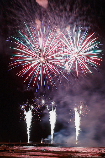 Небо, море и огни: в Зеленоградске стартовал чемпионат фейерверков