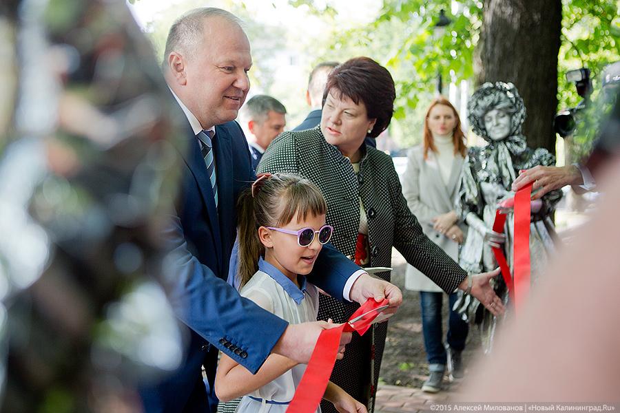 На фоне недостроя: как в Калининграде энергетики сквер открыли (фото)