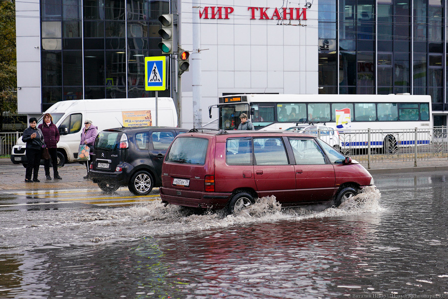 Другой берег улицы: Калининград затопило после шторма (да, опять)