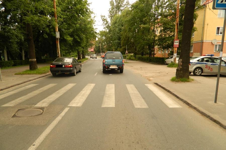 За сутки в Калининграде под колеса автомобилей попали два пенсионера (фото)