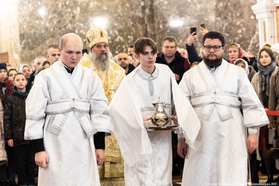 Крестный ход и литургия: как в Калининграде встретили Рождество (фото)