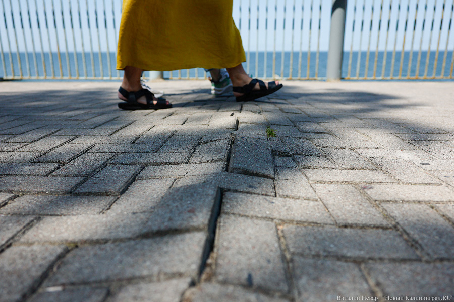 Забор поставили, люди остались: в Светлогорске перекрыли часть променада и пляжа (фото)