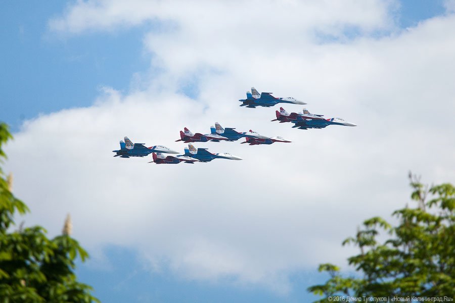 Мчатся самолеты ниже облаков: репетиция Парада Победы в Москве (фото)