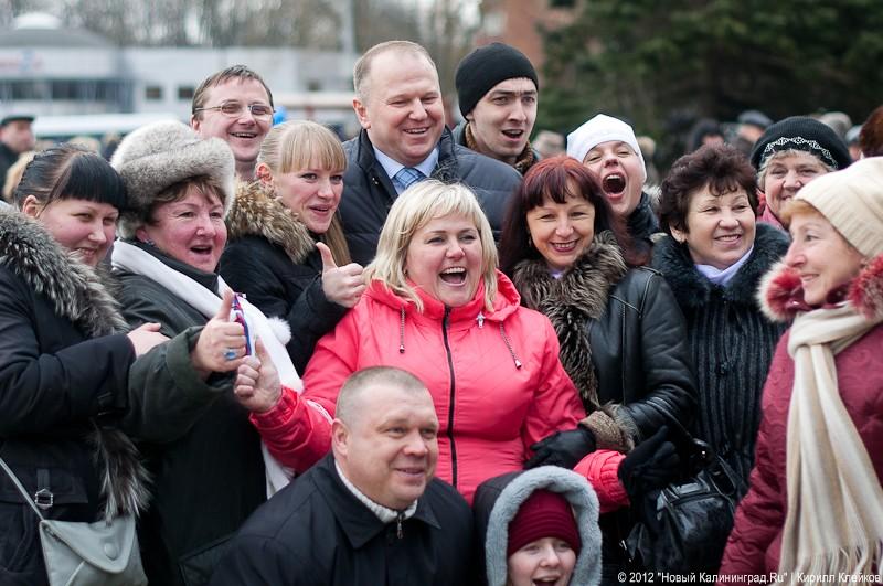 «Путинг, тосты и стабильность»: фоторепортаж с митинга в поддержку Путина  
