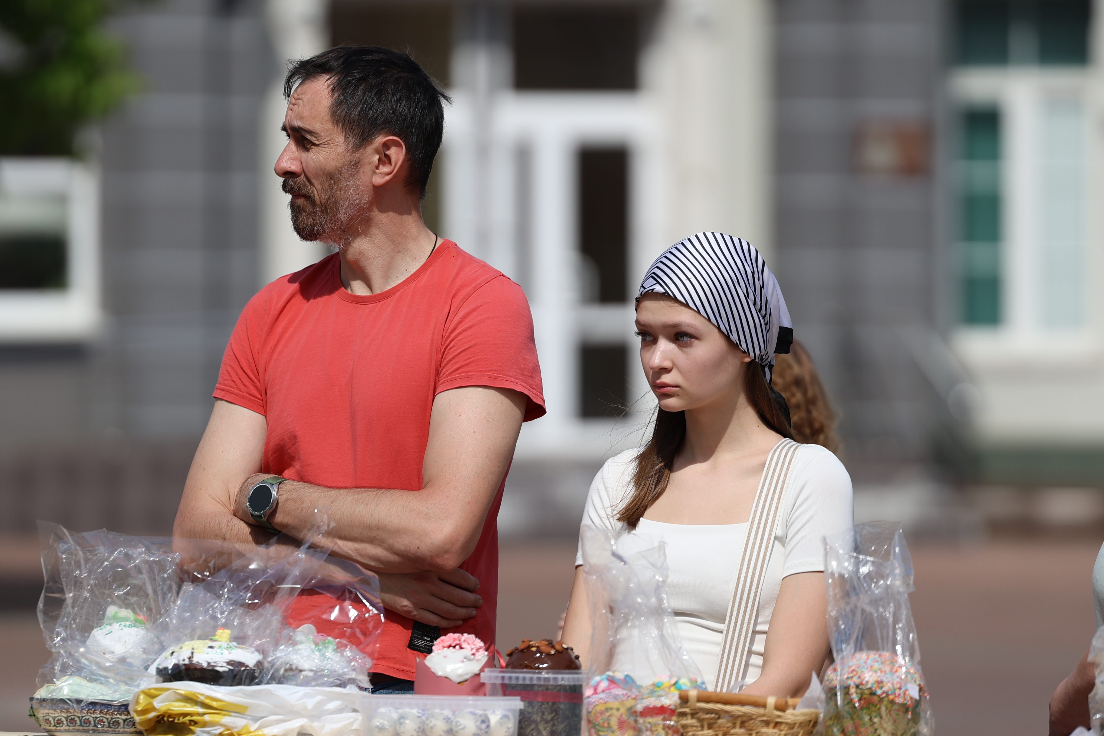 И скорбь, и радость: в калининградских храмах освящают куличи перед Пасхой (фото)