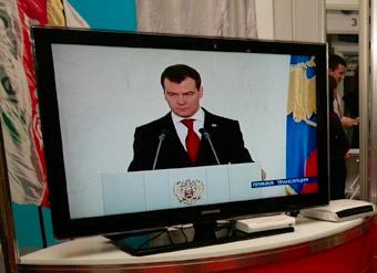 Медведев: к 2015 г. количество таможенных документов должно сократиться вдвое 