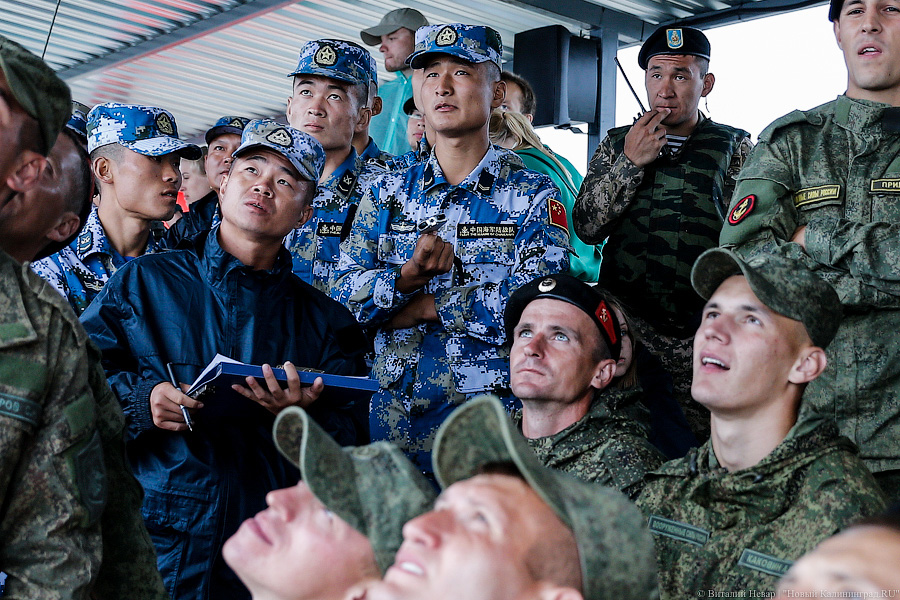 Море стрельб: как команды пяти стран в «Гонке преследования» соревновались