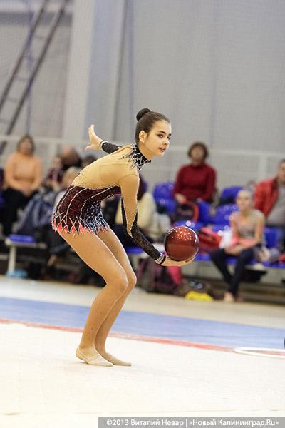 «Прогиб засчитан»: фоторепортаж с соревнований по художественной гимнастике
