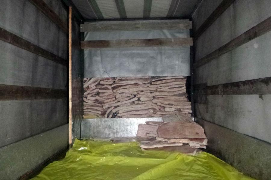 Калининградец спрятал от таможни 1,5 тонны сала в «Мерседесе»