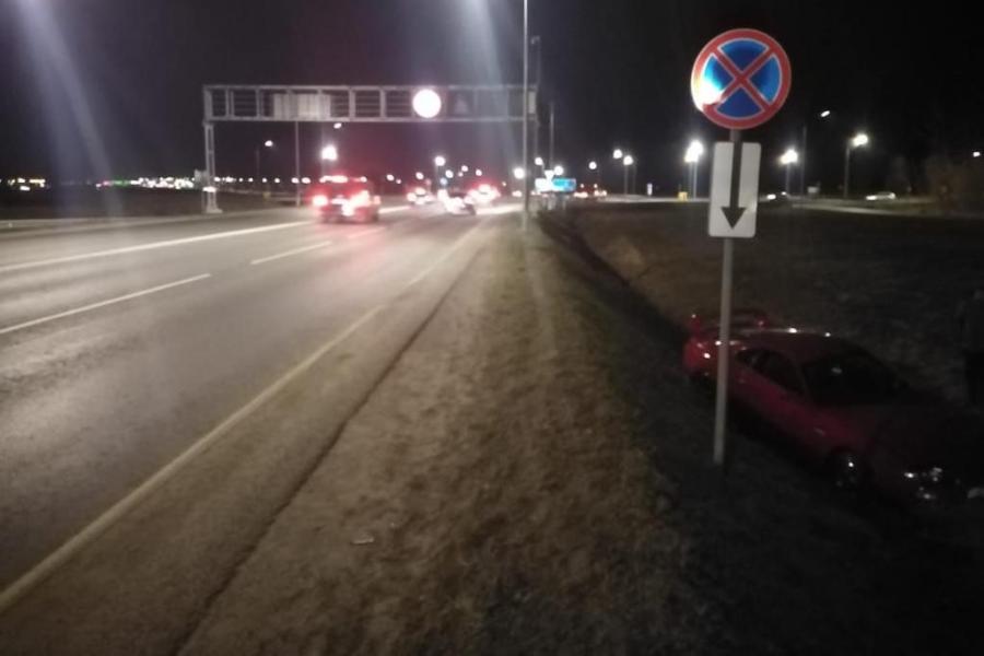 В Гурьевском районе «Тойота» с трассы слетела в канаву (фото)