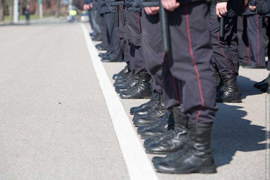 Дво﻿их полицейских из Анапы обвинили в принуждении к сексу 17-летней девушки
