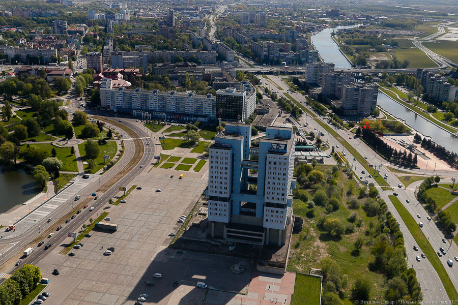 Калининградцев просят убрать машины с Центральной площади из-за праздника МЧС
