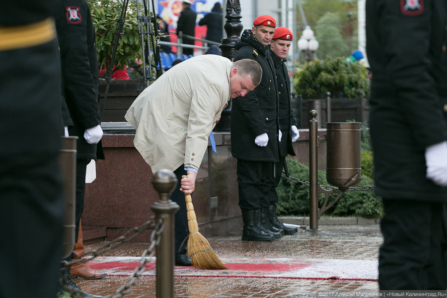 «Гвоздики», «Град» и снег: в Калининграде прошел Парад Победы