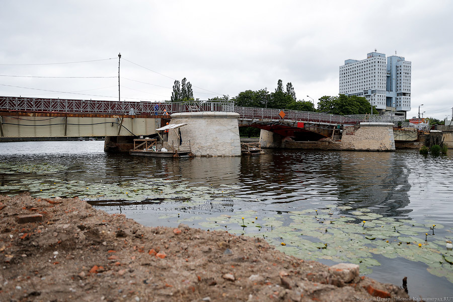 Подарок мэру: как строители успевают ремонтировать Деревянный и Высокий мосты