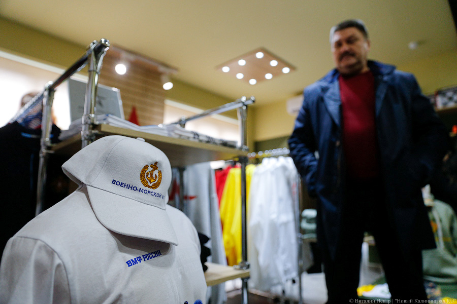 Армейская философия: как в Калининграде продают «вежливых» людей и мишек