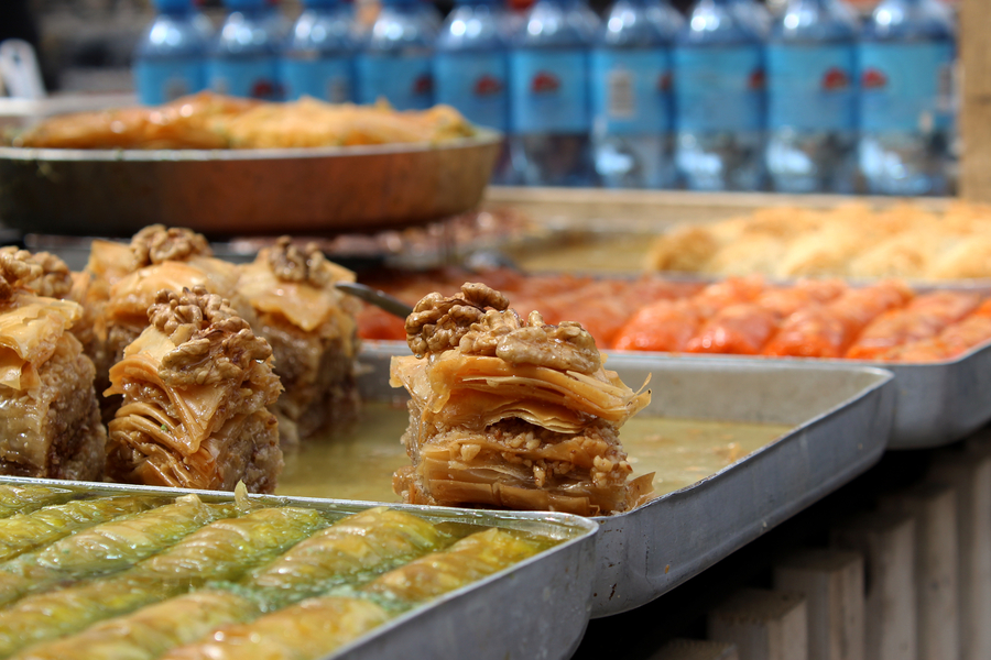 Ярмарка для метеоустойчивых: как прошло открытие гастрофестиваля на острове Канта (фото)