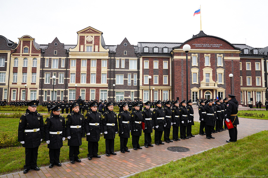 Горящие глаза, серьезные лица: первокурсников приняли в нахимовцы (фото)