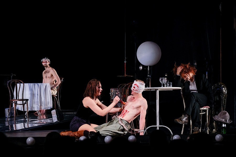 Живых больше нет: «Балтийские сезоны» завершились антивоенным спектаклем (фото)