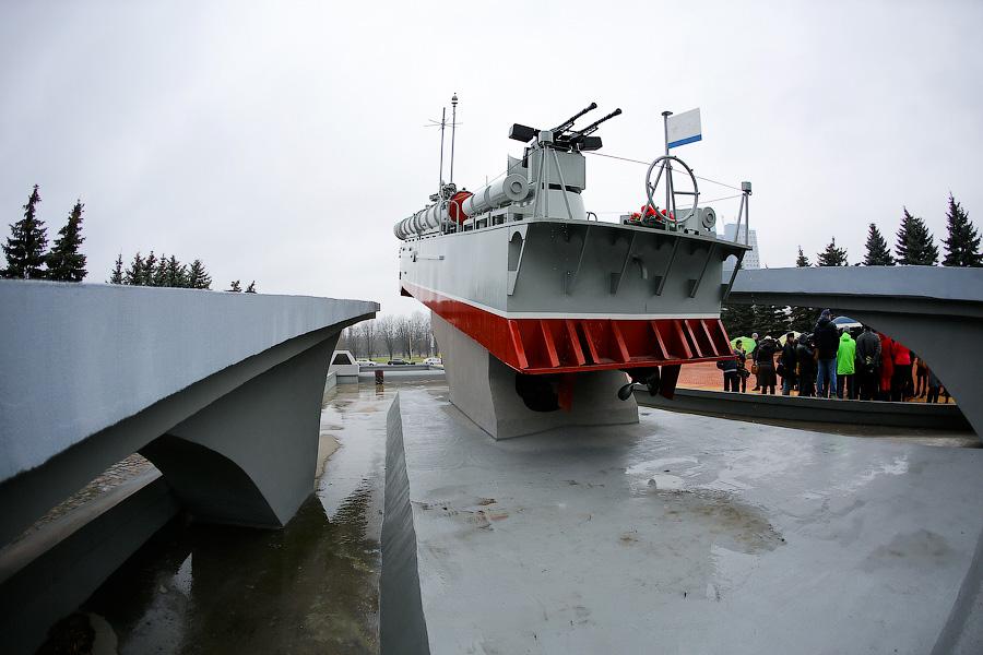 В грязь: Цуканов и Ярошук проверили Памятник балтийцам и набережную Трибуца