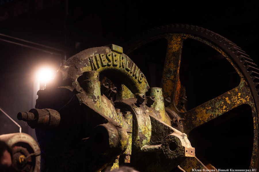 Индустриальные смыслы «Смены»: как прошёл фестиваль света в Кузнечном цехе (фото)