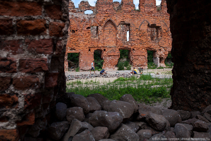 На подрядчика благоустройства территории у замка Рагнит в Немане завели дело за хищение