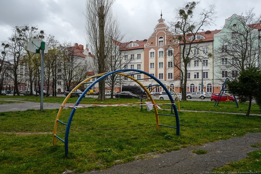 «Дети болеют и дети заражают»: как выглядит борьба с COVID-19 на детских площадках