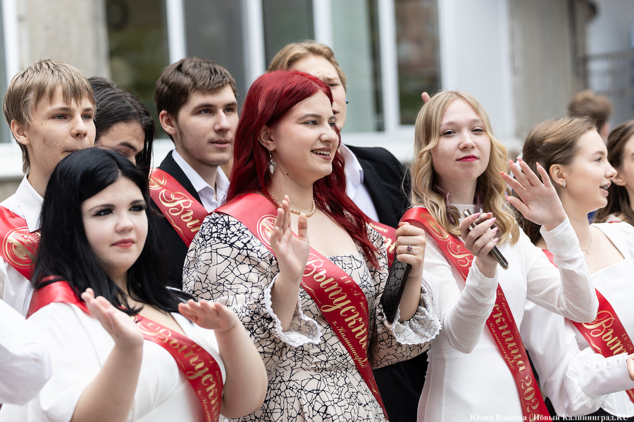 Под вальс из старого фильма: как проходил «Последний звонок» в школе № 6