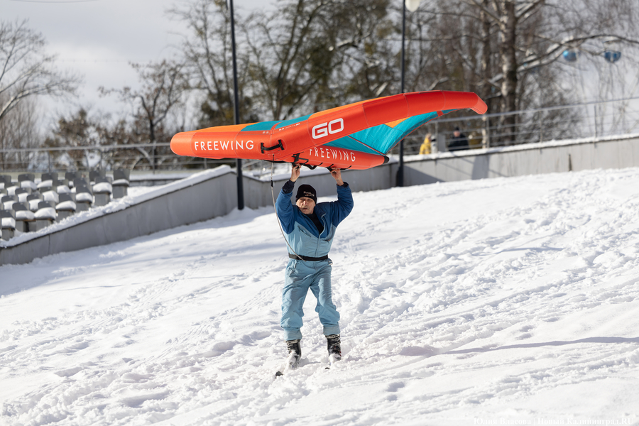 Зима не сдаётся: как выглядят улицы Калининграда после «снежного удара» (фото)